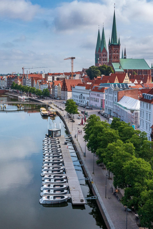 Lübeck: Electric Boat Rental - without driving licence - Taking the helm without a driving licence