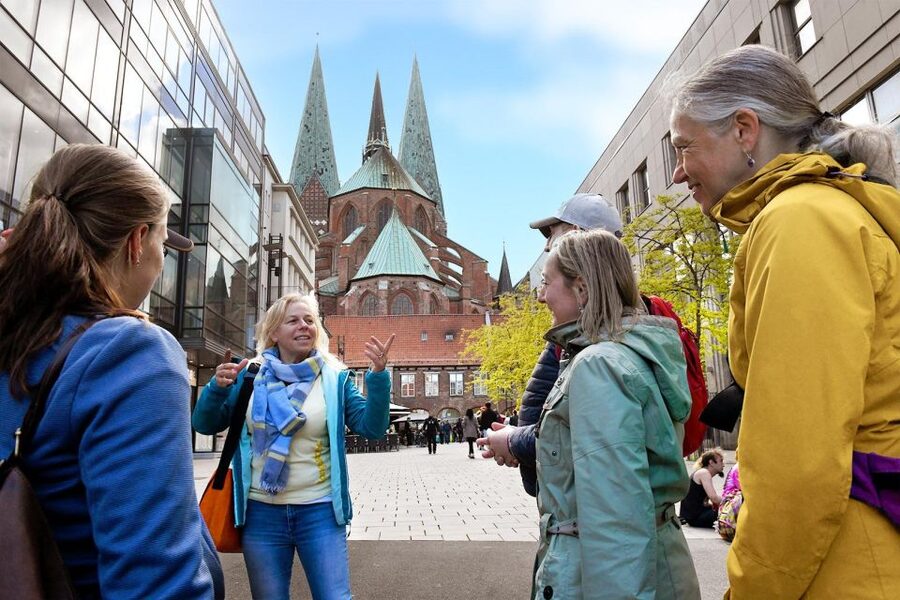 Lübeck: entertaining guided tour to old town highlights - Starting at the Holstentor and Lübeck’s seven towers