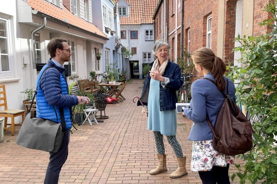 Lübeck: Entertaining Tour Through Hidden Courtyards - Workers’ stalls behind the street fronts