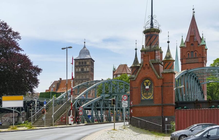 Lübeck: Express Walk with a Local - Local food tips are part of the experience