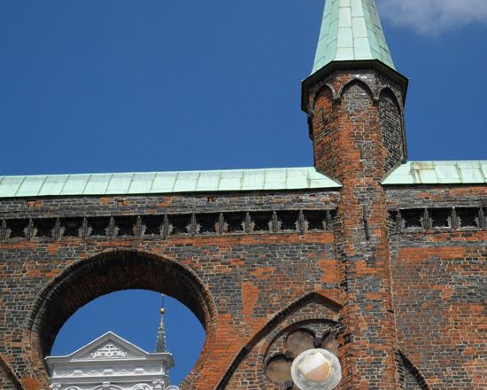 Lübeck: Hanseatic League History Walking Tour - Ending at the Hospital of the Holy Spirit