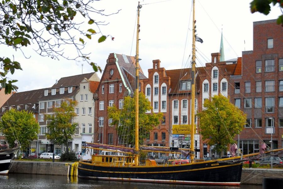 Lübeck: Old Town Highlights Private Walking Tour - Should you book the Lübeck Old Town Highlights Private Walking Tour?