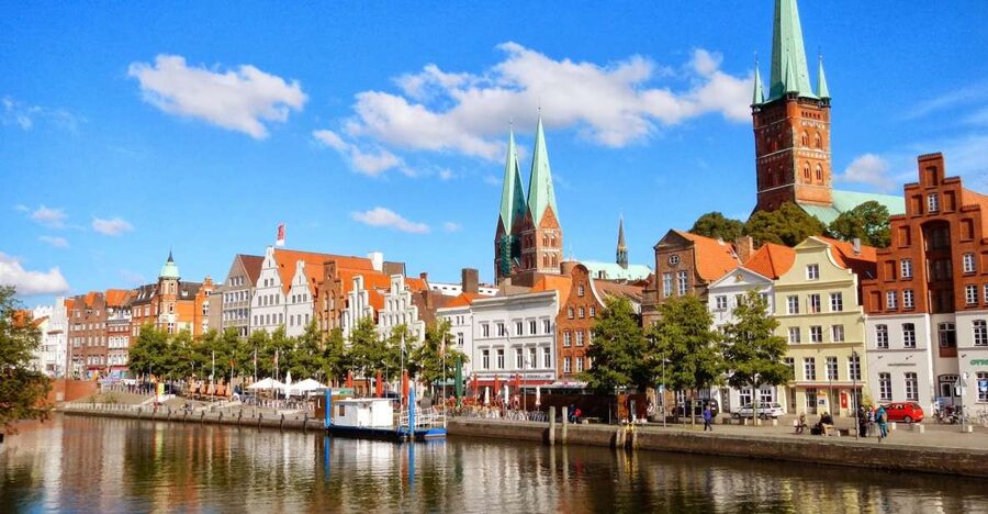 Lübeck: Old Town Highlights Private Walking Tour - St. Mary’s Church and the three-hour choice