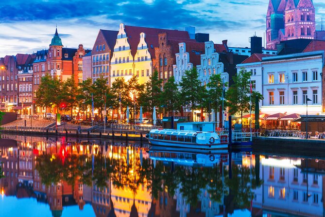 Lübeck Scavenger Hunt and Highlights Self Guided Audio Tour - Lübeck Cathedral and the value of looking up