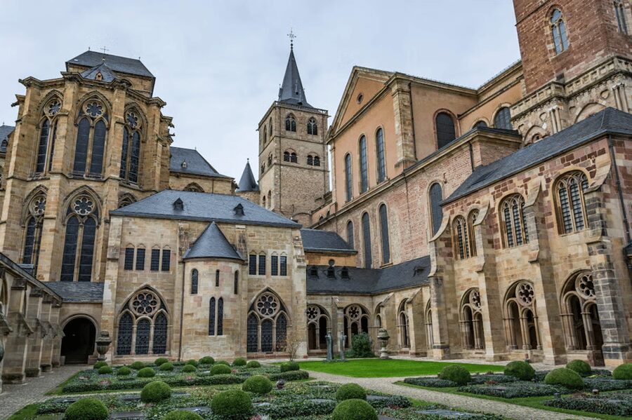 Luxembourg to Trier: Tour of Germany's Oldest City. - Starting at the Porta Nigra