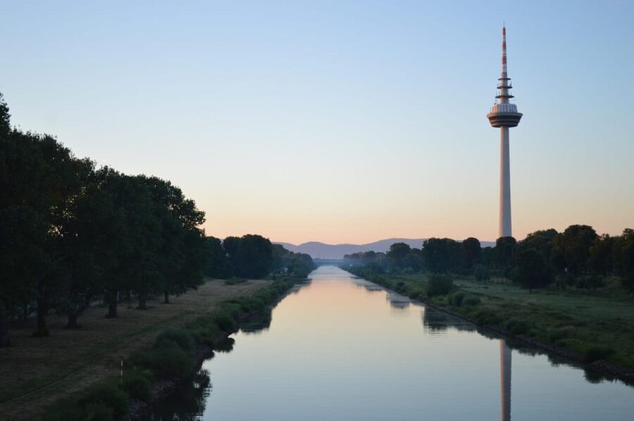 Mannheim: Express Walk with a Local in 60 minutes - Meeting at Mannheim’s Water Tower