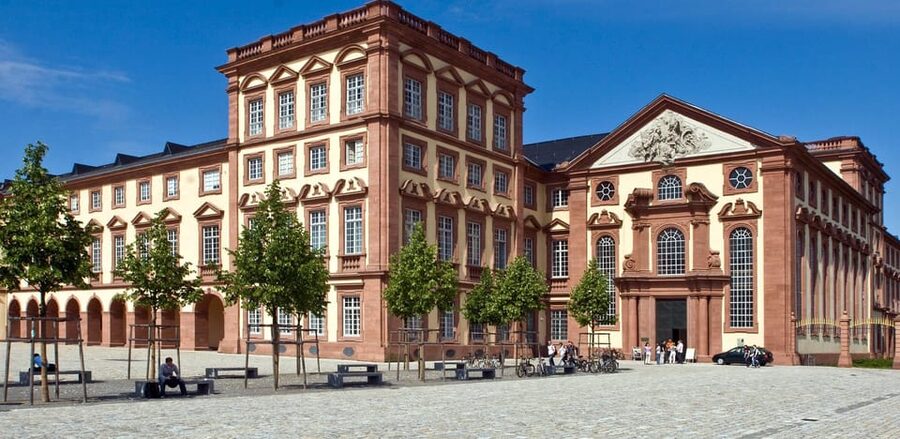 Mannheim: Express Walk with a Local in 60 minutes - Food, Cafes, and Evening Plans