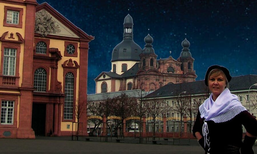 Mannheim: Public Night Watchman Tour with Night Watchwoman Marie - Paradeplatz and the character of old Mannheim