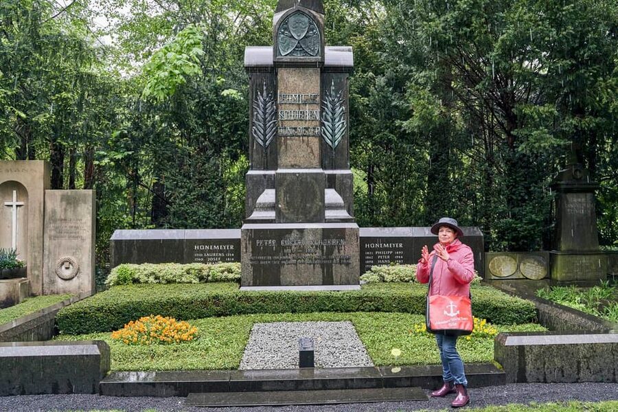 Melaten Friedhof: Guided tour with all senses - The first paths: trees, animals, and a change of pace
