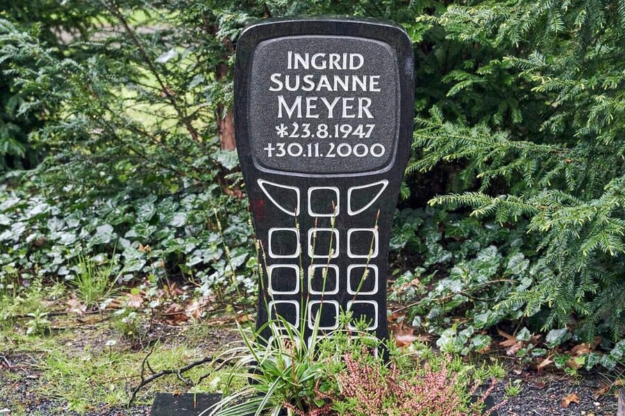 Melaten Friedhof: Guided tour with all senses - Grave stories that move from private to public