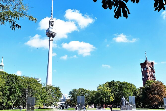 Minivan Driver and Guide (DIN15565) Tailor Made Berlin Highlights - Holocaust Memorial and Brandenburg Gate
