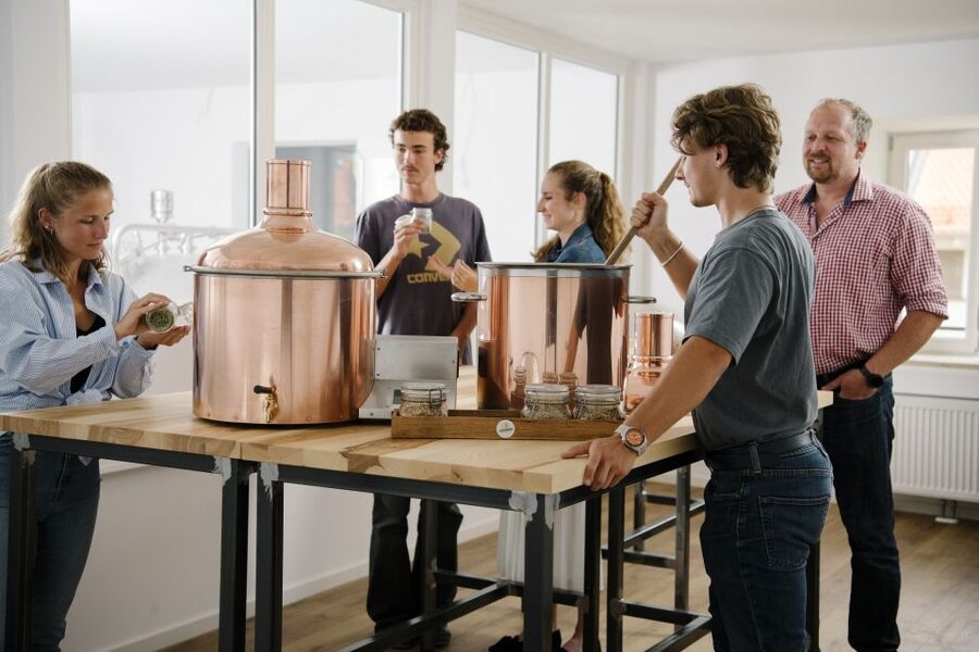 München: Braukurs mit Führung und Verkostung - Brewing beer inside Haderner Bräu