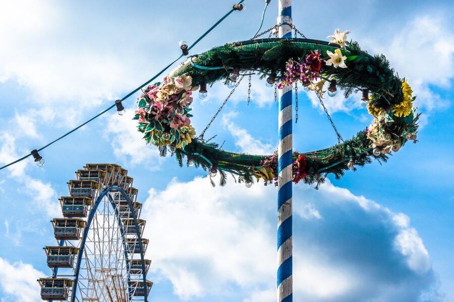München: Oktoberfest Experience and Lunch in Tent - The opening walk through Munich’s Oktoberfest