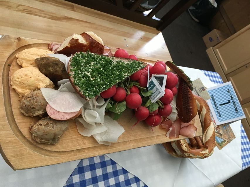 München: Oktoberfest Experience and Lunch in Tent - The social side is a major part of the experience