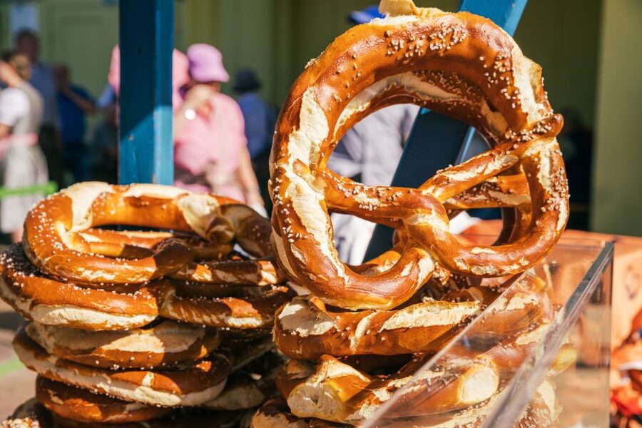 München: Oktoberfest Experience and Lunch in Tent - Who gets the best value for $182?