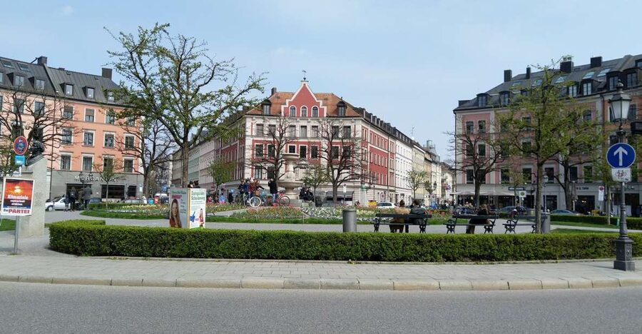 Munic:h; Paul's Bavarian Food and Market Tour - The walk to Viktualienmarkt