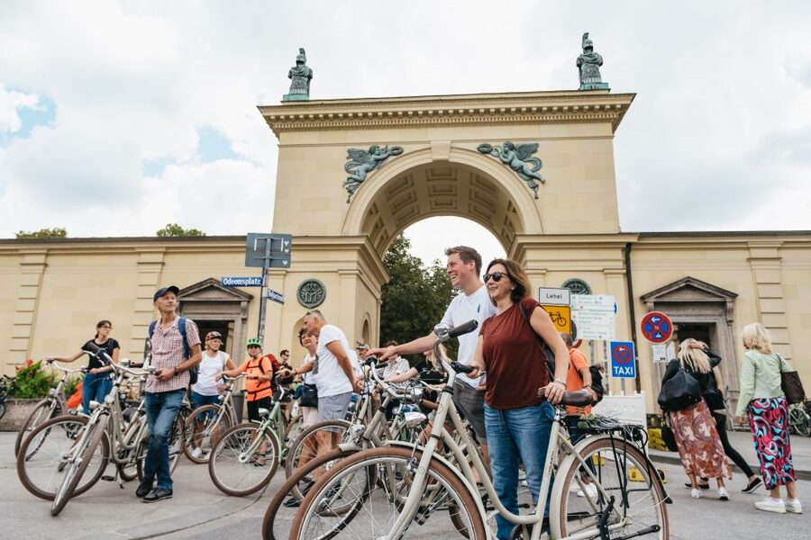 Munich 3-Hour Guided Bike Tour - A quiet pause in the Hofgarten