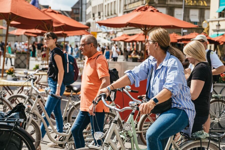 Munich 3-Hour Guided Bike Tour - Schwabing and the route’s changing mood