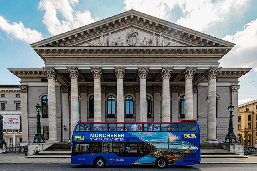 Munich: Big Bus Hop-On Hop-Off Sightseeing Bus Tour - What happens on the blue city route