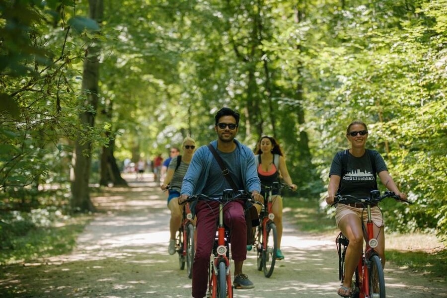 Munich: Bike Tour with Beer Garden Break - The English Garden and Chinese Tower break