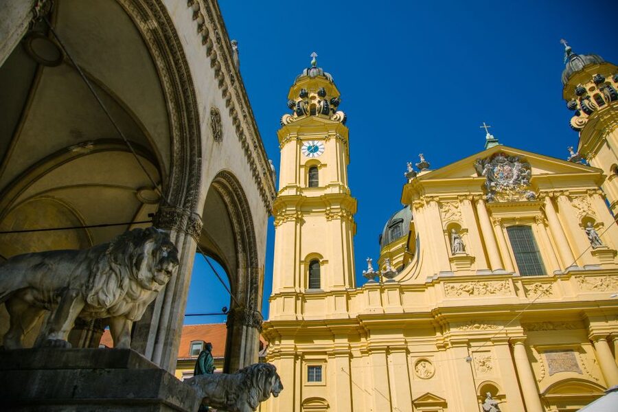 Munich: Bike Tour with Beer Garden Break - Viktualienmarkt, Jewish history, and the return to Karlsplatz