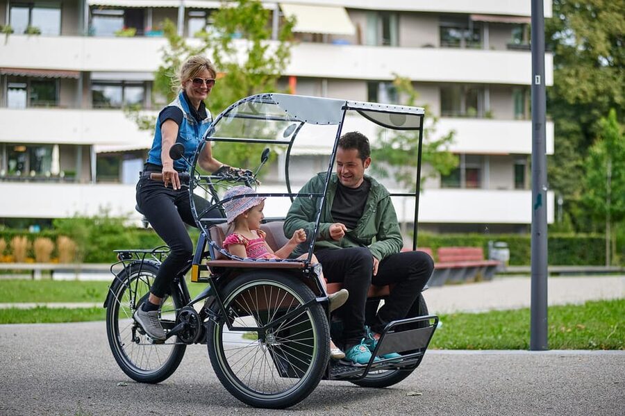 Munich: Day-rent rickshaw and explore Munich yourself - Pickup, preparation, and the return ride