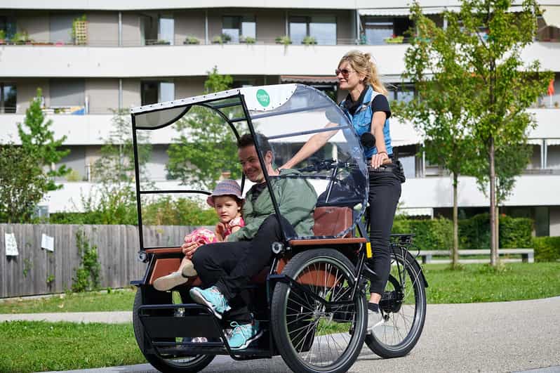 Munich: Day-rent rickshaw and explore Munich yourself - Who will enjoy this most