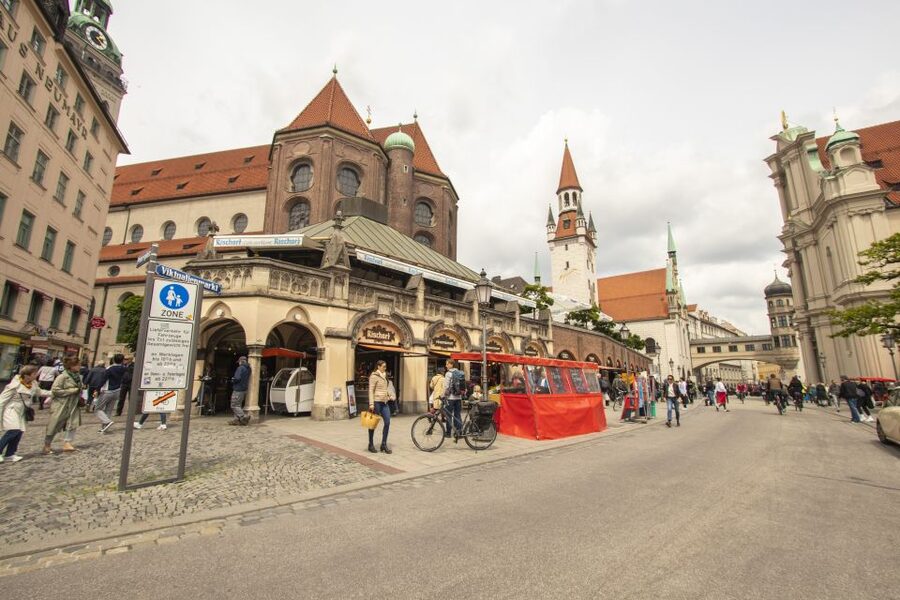 Munich: Express Walk with a Local in 90 minutes - Viktualienmarkt and the practical side of the city