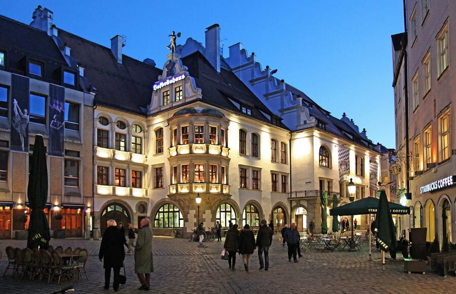 Munich: Food Tour Beer- 3 small beers & "Brotzeit" in GERMAN - What kind of beer tour is this?