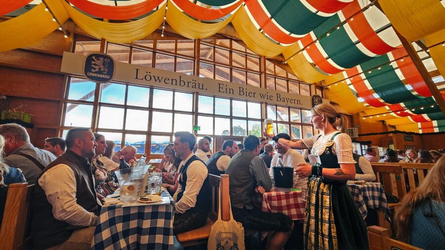 Munich: Guided Oktoberfest Experience with Beer and Lunch - The guides and the social atmosphere