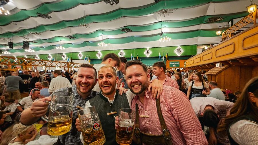 Munich: Guided Oktoberfest Experience with Beer and Lunch - Who should book this Oktoberfest experience?