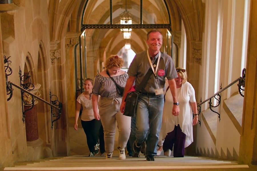 Munich: Guided Tour of the historic Town Hall on Marienplatz - Meeting at Marienplatz and starting the tour