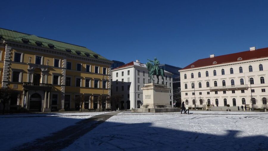 Munich: Historical Walking Tour Maxvorstadt with GEO Epoche - Starting at the Theatinerkirche and Odeonsplatz