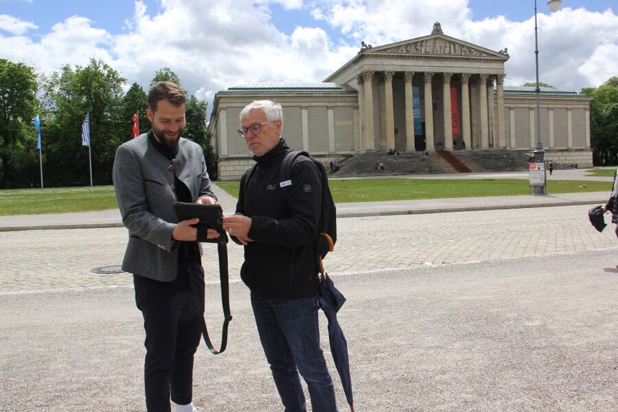 Munich: Historical Walking Tour on the Rise of Hitler - Why the German-language format matters
