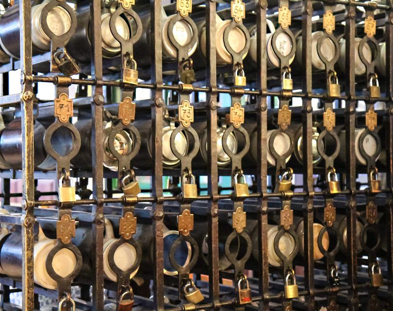 Munich: Hofbräuhaus Guided Tour with 1 Beer - What the $36 price includes