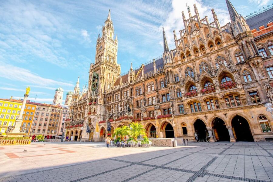 Munich Hop-On Hop-Off Tour: 1-Day or 2-Day Ticket - Audio commentary, live guides, and what you will hear