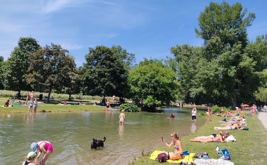 Munich: Mini Classic Bike Tour with Beer Garden Stop at 4 PM - What this Munich bike tour is really like