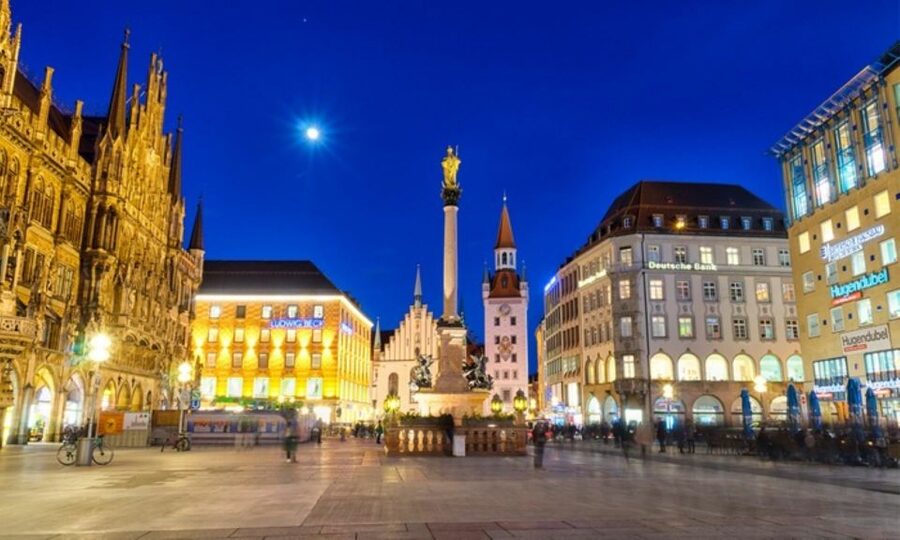 Munich: Night Watchman Torch Tour in German - What a medieval night watchman really did