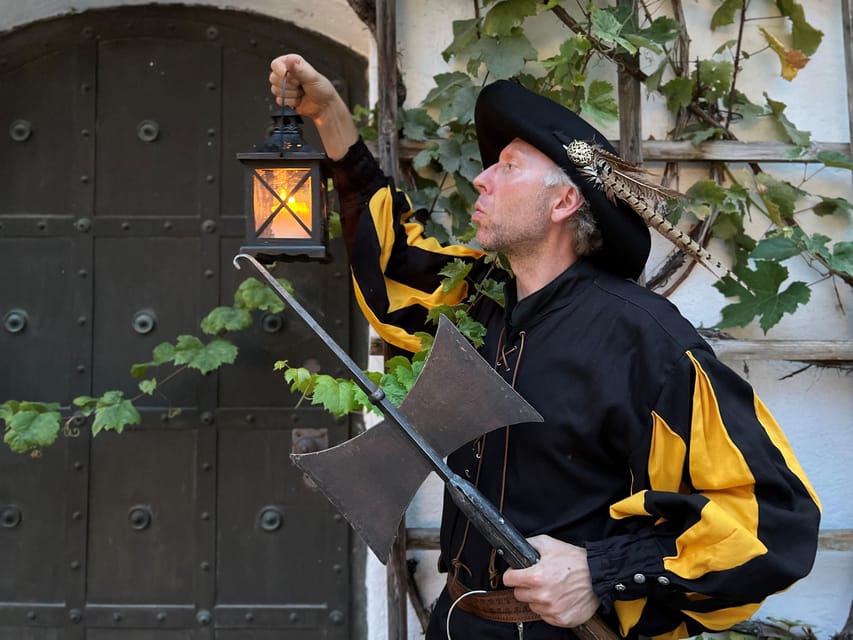 Munich: Night Watchman Tour for Kids (6 - 12 years) - 75 min - A small night watchman brings Munich to life