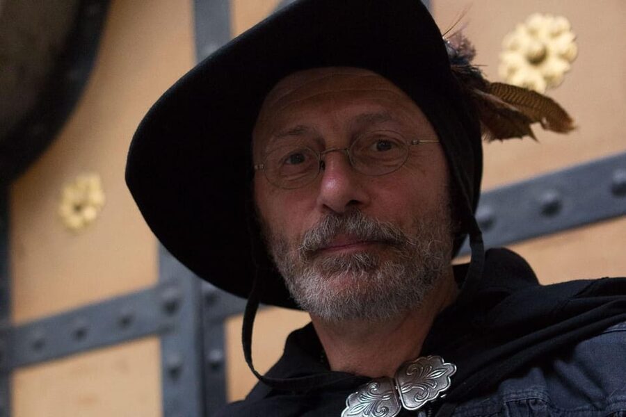 Munich: Night Watchman Tour for Kids (6 - 12 years) - 75 min - Meeting the guide at Mariensäule