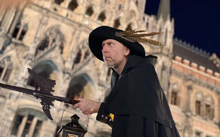 Munich: Night Watchman Tour in English - Stories from cradle to grave