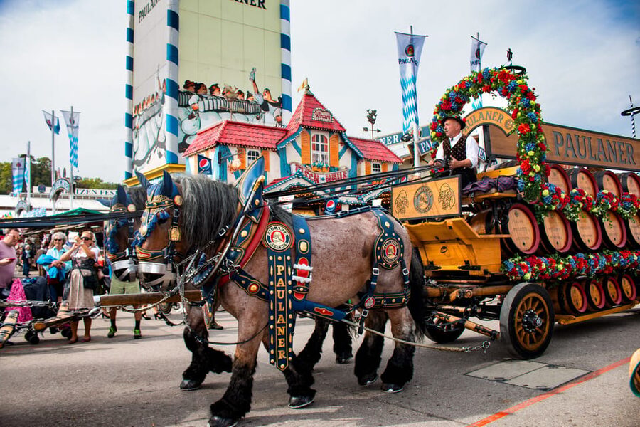 Munich: Oktoberfest Tour with Tent Reservation, Food & Beer - What you actually receive at the table