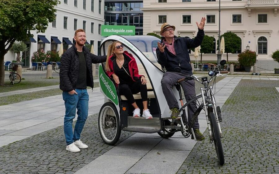 Munich: Old Town and English Garden Rickshaw Tour - What the one-hour ride gives you