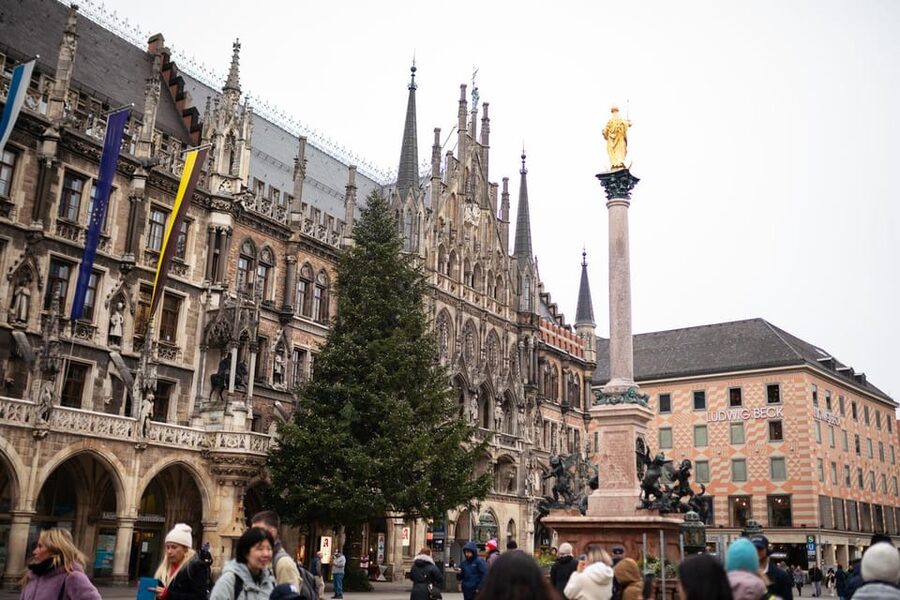 Munich: Old Town Culinary Tour - Rosenstraße and the first taste