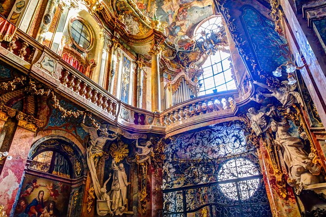 Munich: Old Town Highlights Private Walking Tour - What the private format changes