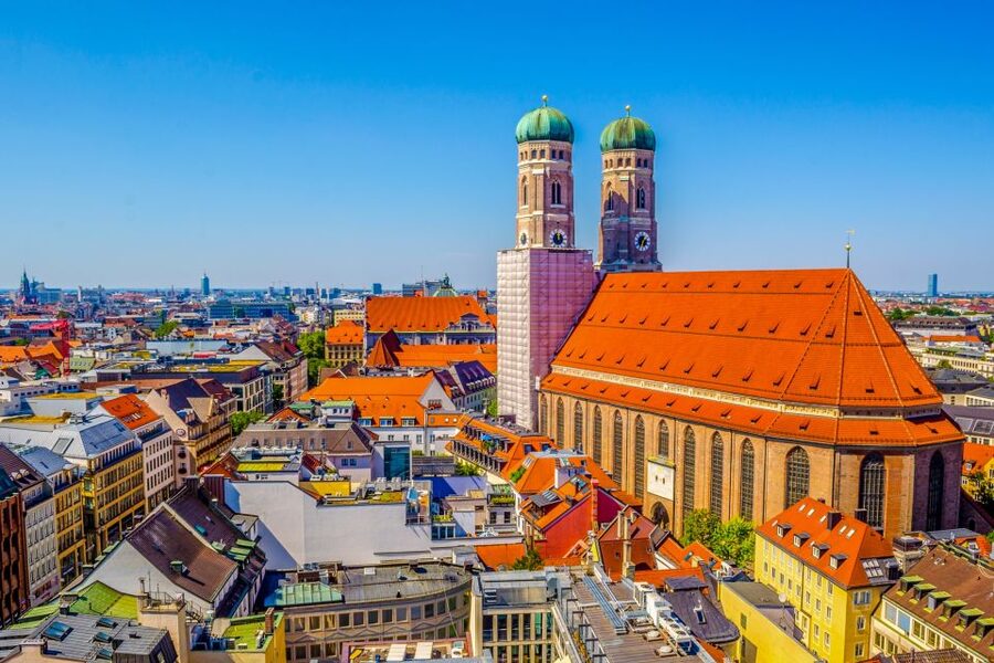 Munich: Old Town & Viktualienmarkt City Walk in German - What the 1.5-hour format really gives you