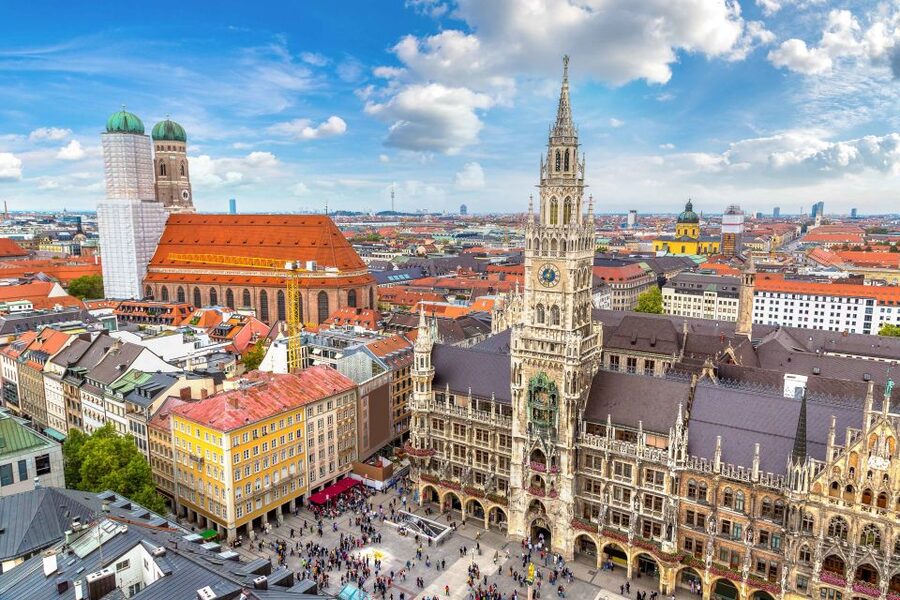 Munich: Old Town & Viktualienmarkt City Walk in German - The Frauenkirche and Munich’s religious landmarks