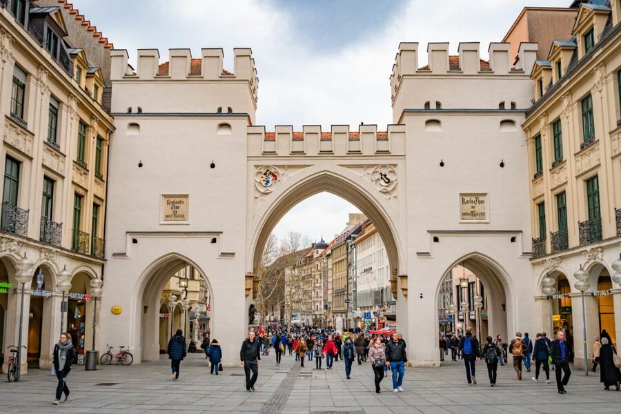 Munich: Old Town Walking Tour in Spanish - Starting beneath Karlstor in the heart of Munich
