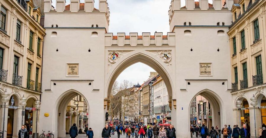 Munich: Old Town Walking Tour in Spanish - St. Michael’s Church and Munich’s grand Catholic face