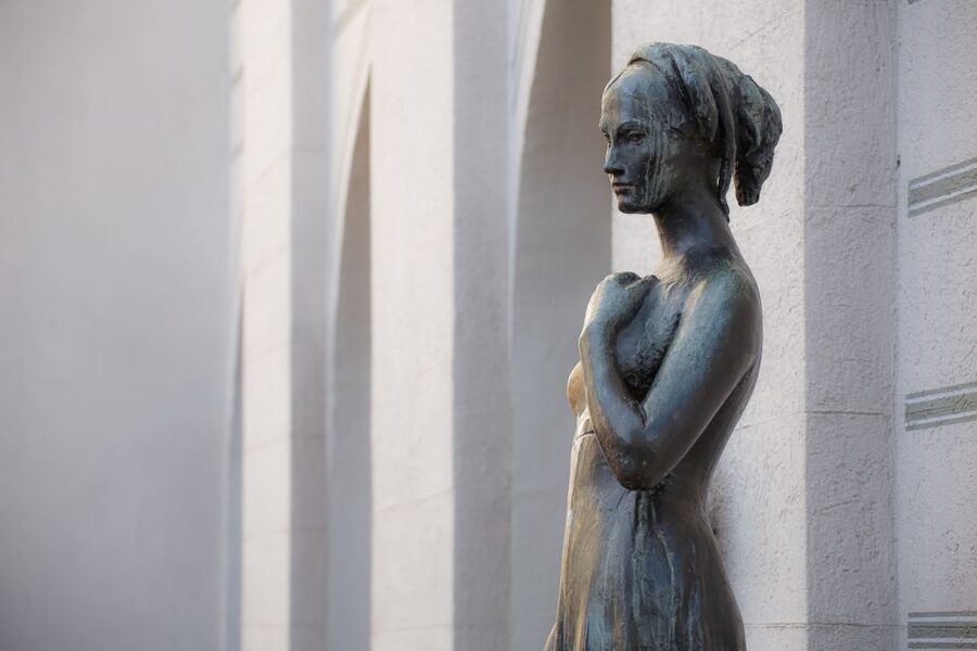 Munich: Places of Luck in Munich - Frauenkirche and the city’s sacred stories